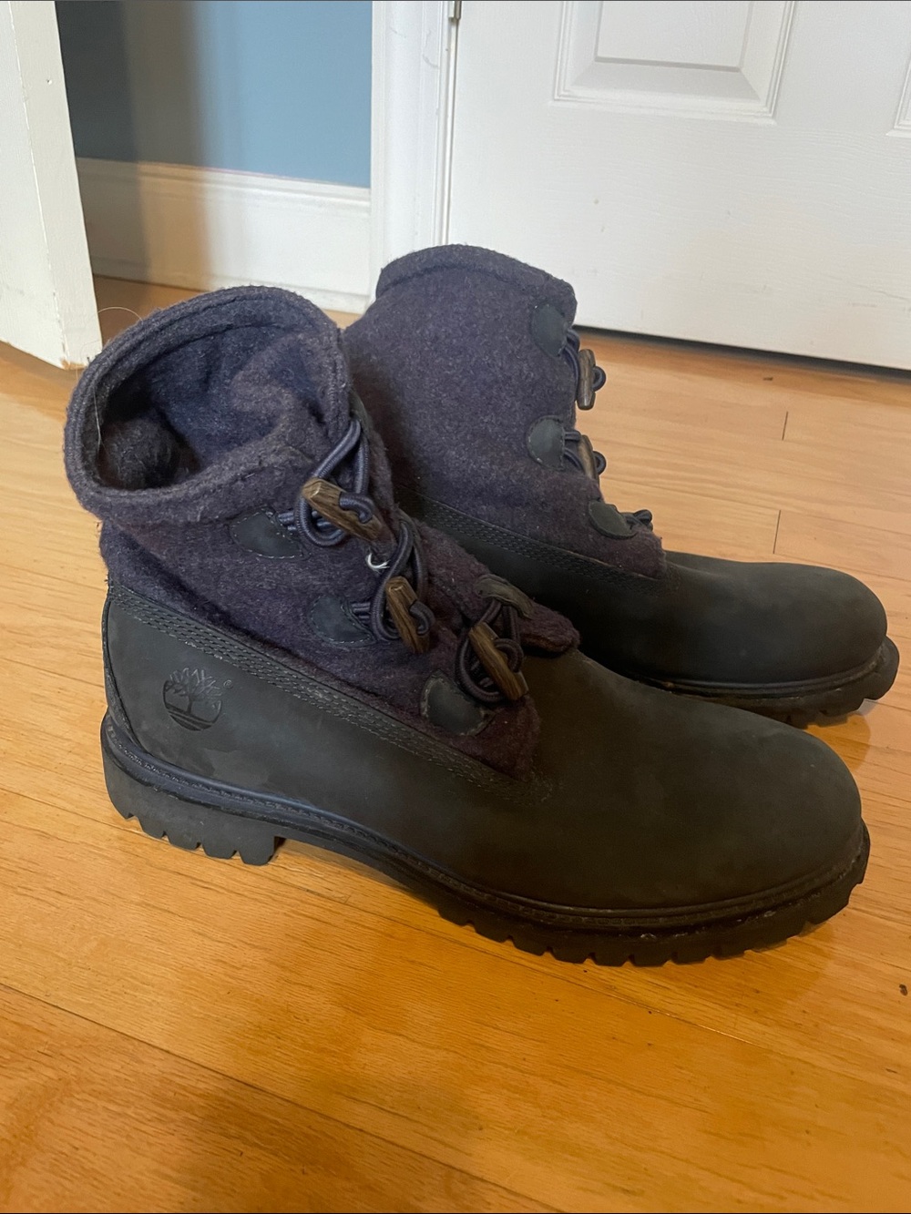 Timberland Men's navy suede Wool-Collar Boots 10-1/2 damaged
